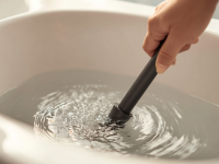 Como desentupir um vaso sanitário? O seu guia definitivo